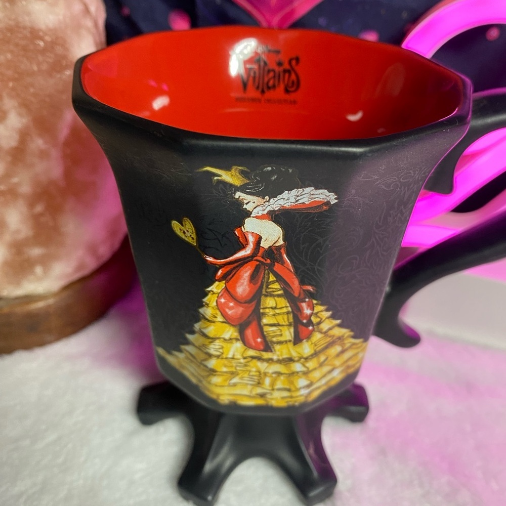 *Rare* Disney Villains Designer Mug - Queen of Hearts - Picture 2 of 4
